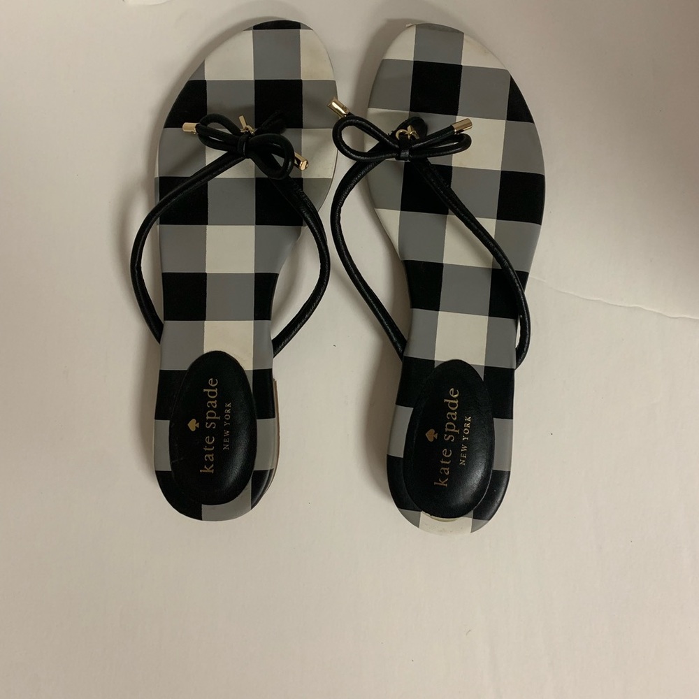 Kate Spade Bow Tie Flip Flops. Spade Charm 8M.